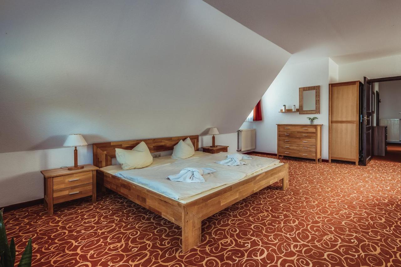 Landhotel Lewitz Muehle Banzkow Buitenkant foto