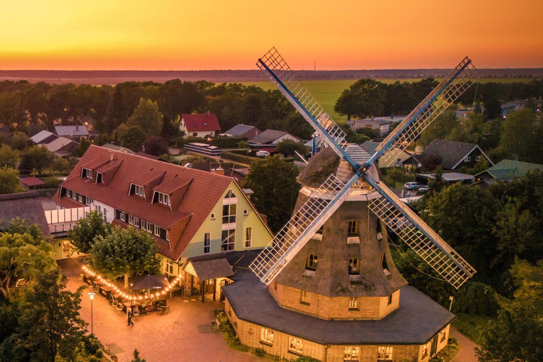 Landhotel Lewitz Muehle Banzkow Buitenkant foto