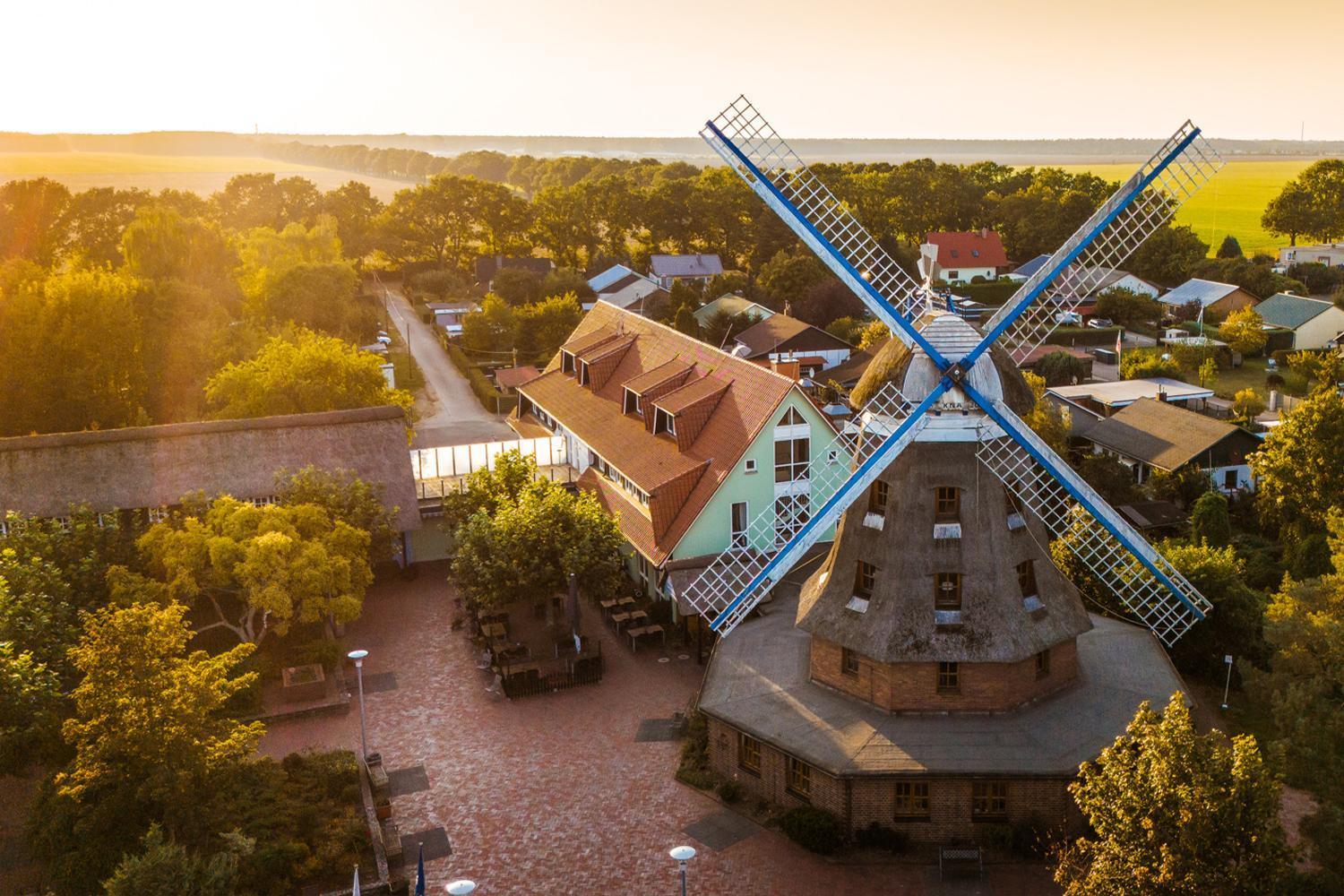Landhotel Lewitz Muehle Banzkow Buitenkant foto